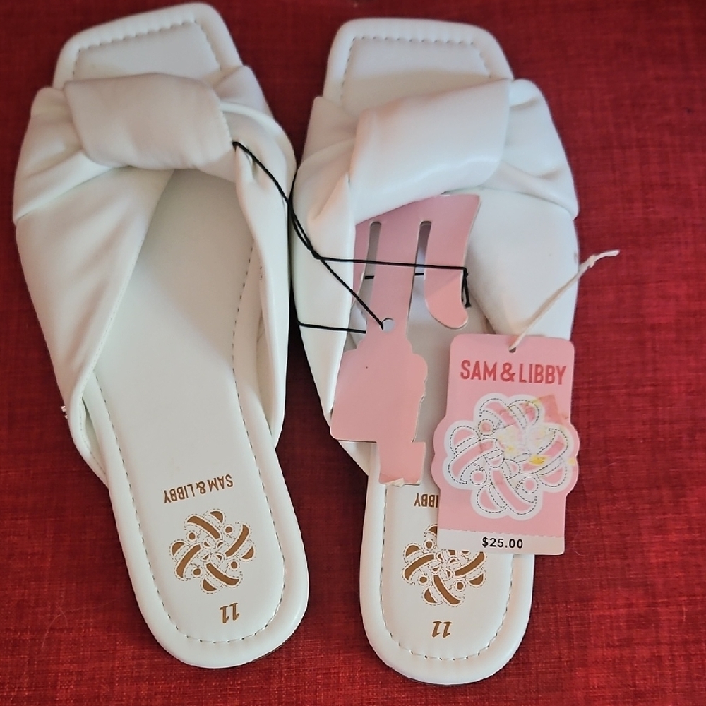 NWT. Sam & Libby Cream Women's Sandals